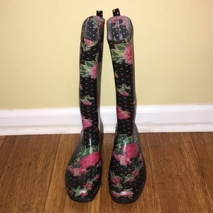 Rose and Polkadot Capelli Size 8 Rain boots